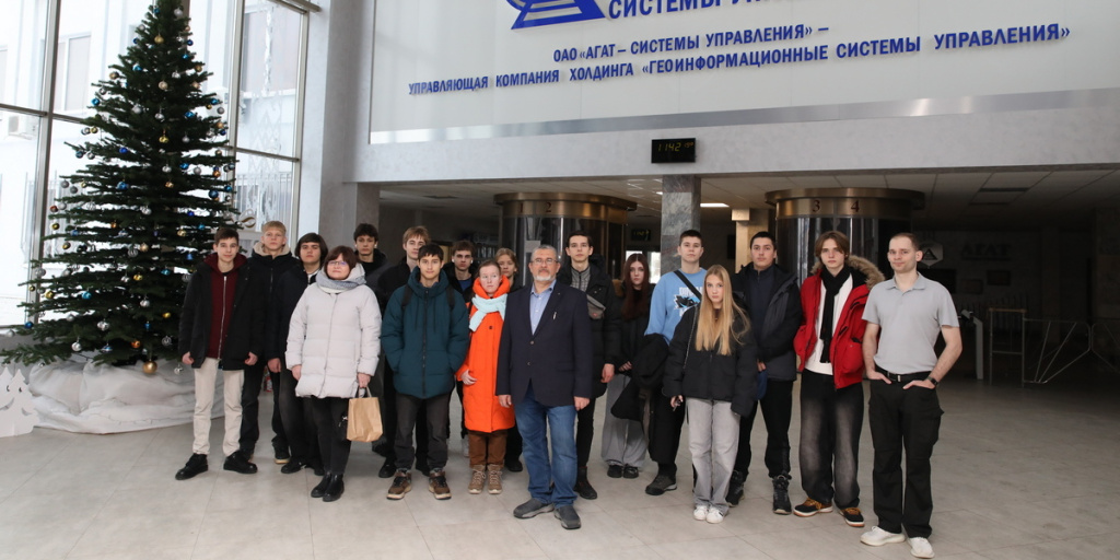 The step towards the future profession: Minsk gymnasium students on the excursion to AGAT