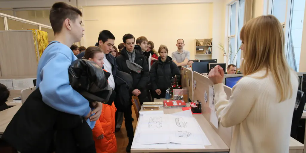 Шаг к будущей профессии: минские гимназисты на экскурсии в АГАТе
