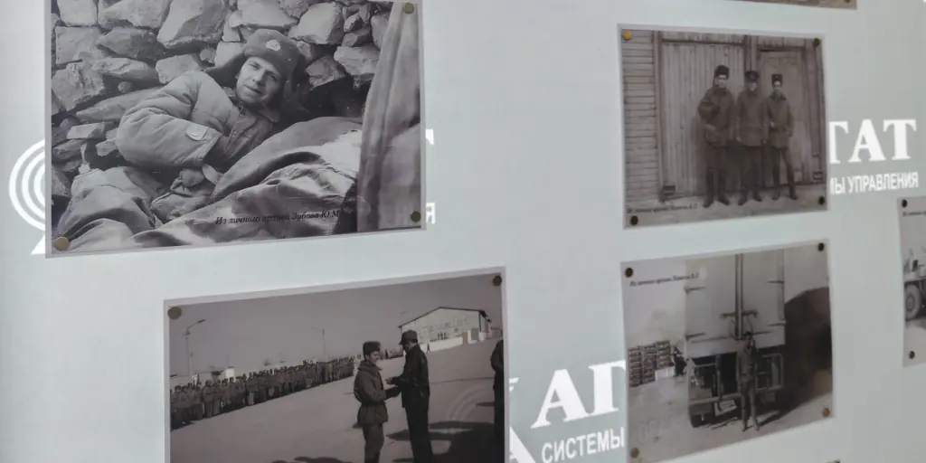 «Живая память»: в фойе АГАТа открылась выставка в честь воинов-афганцев