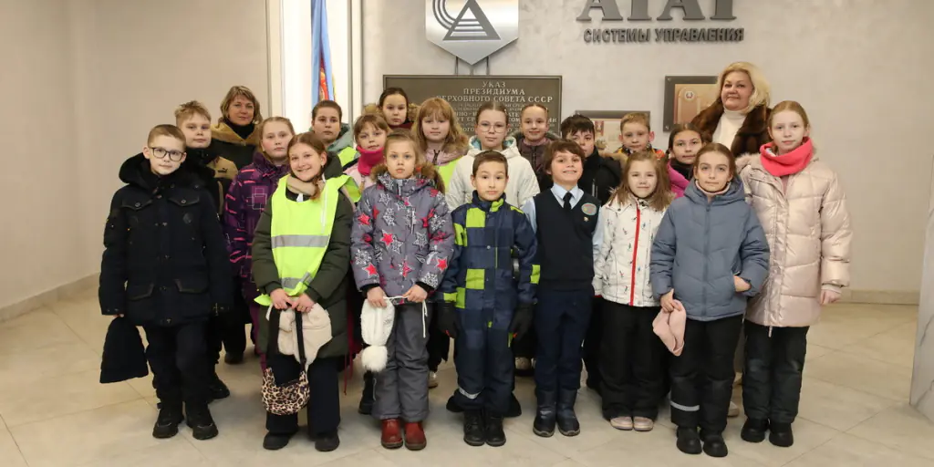 Экскурсия в мир технологий: школьники на АГАТе!