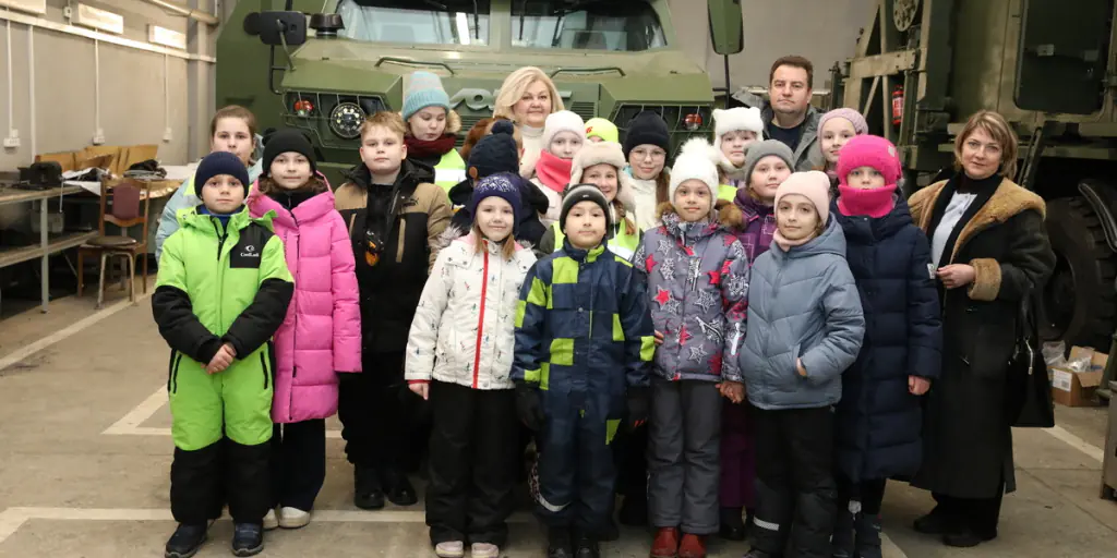 Экскурсия в мир технологий: школьники на АГАТе!