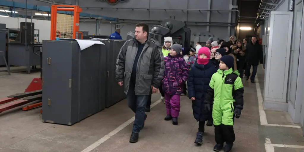 Экскурсия в мир технологий: школьники на АГАТе!